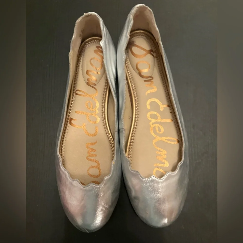 Sam Edelman Finnegan Scalloped Silver Ballet Flats Womens size 6M Preloved